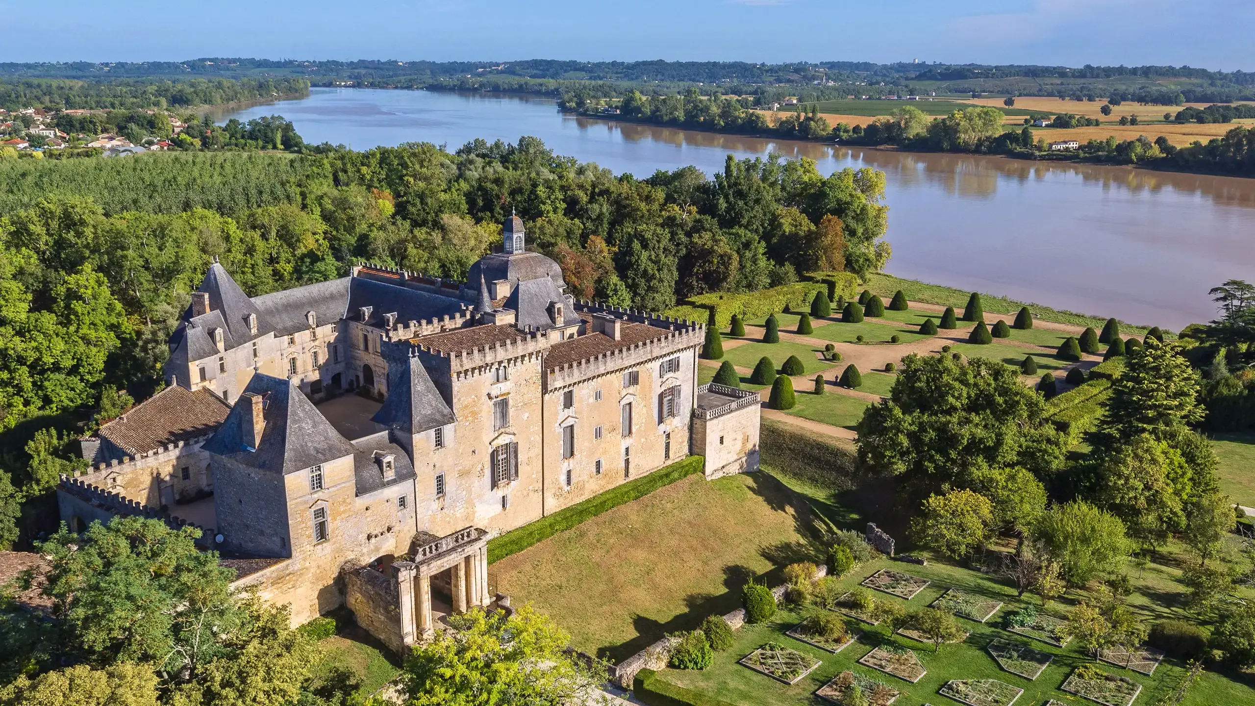 Visitez le Château de Vayres, en Gironde, avec le Pass Patrimoine. ©Gipé33