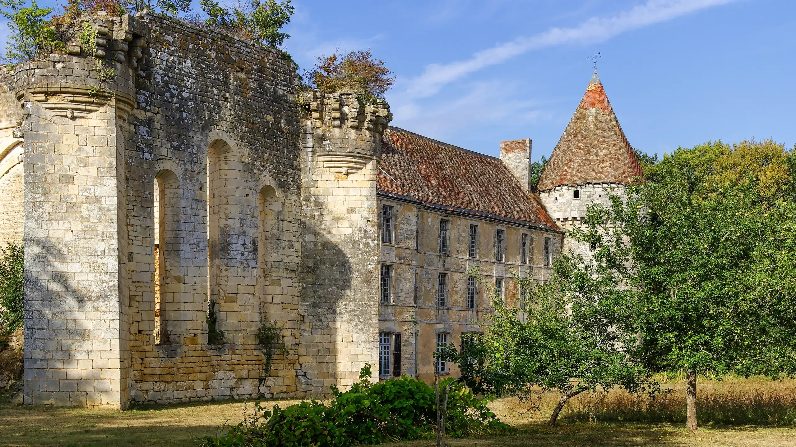 Visitez l'abbaye Royale de La Réau dans la Vienne avec le Pass Patrimoine © Ikmo-ned