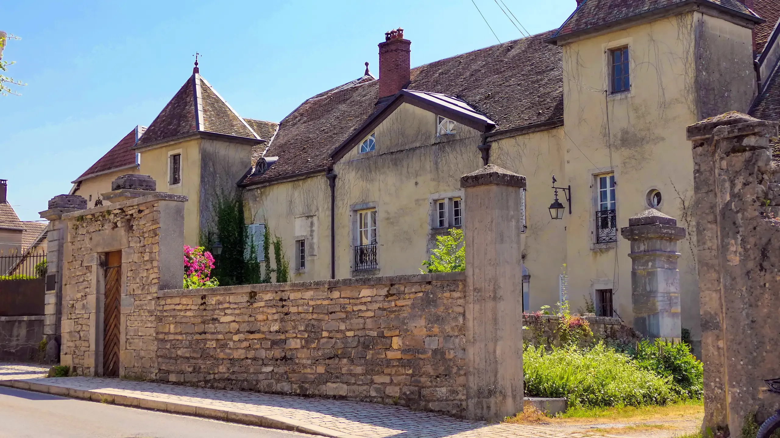 Visitez le Château de Moncey dans le Jura avec le Pass Patrimoine© Hyppolyte de Saint-Rambert