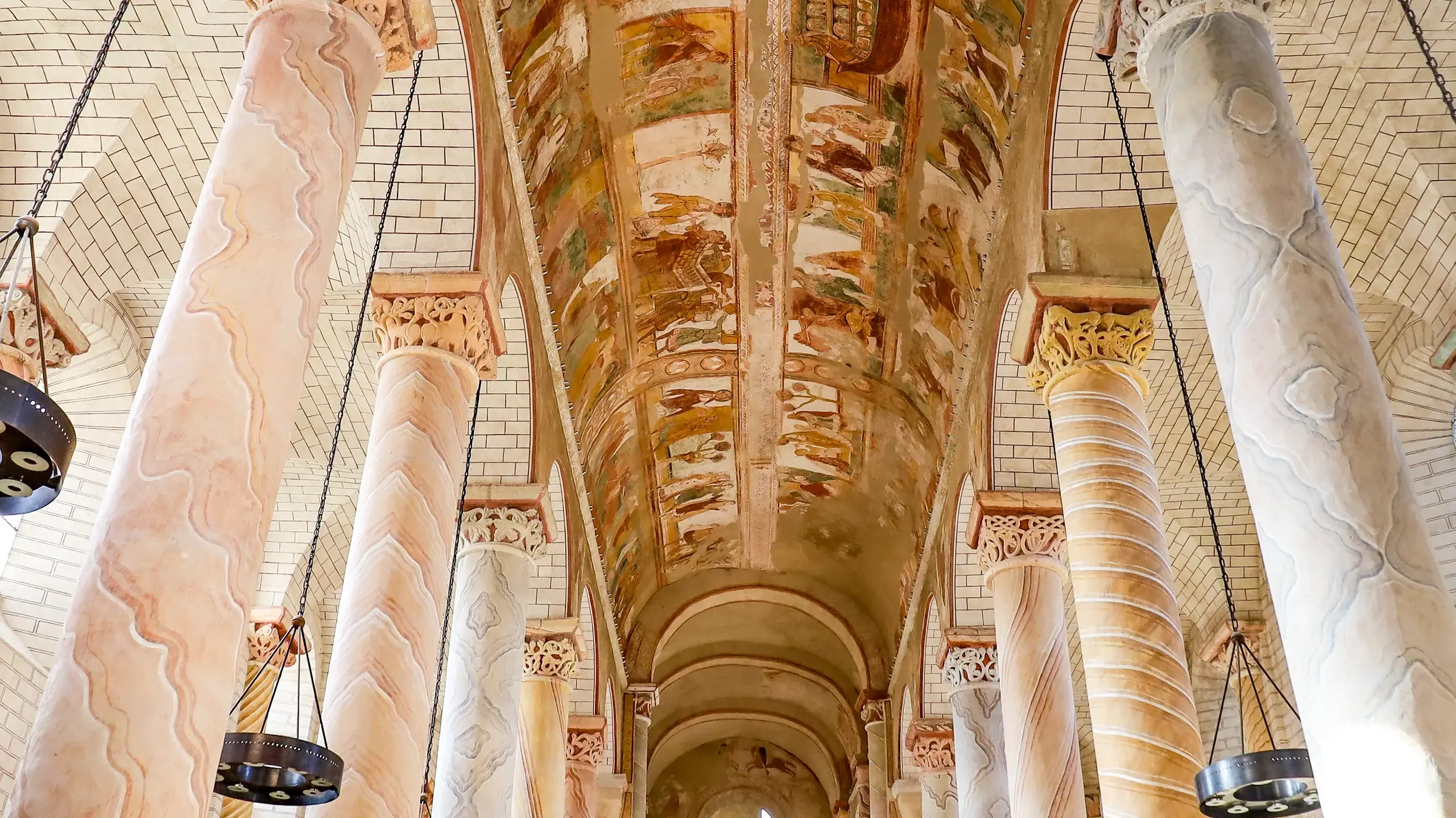 Visitez l'abbaye de Saint-Savin sur Gartempe dans la Vienne avec le Pass Patrimoine © Eric AdobeStock