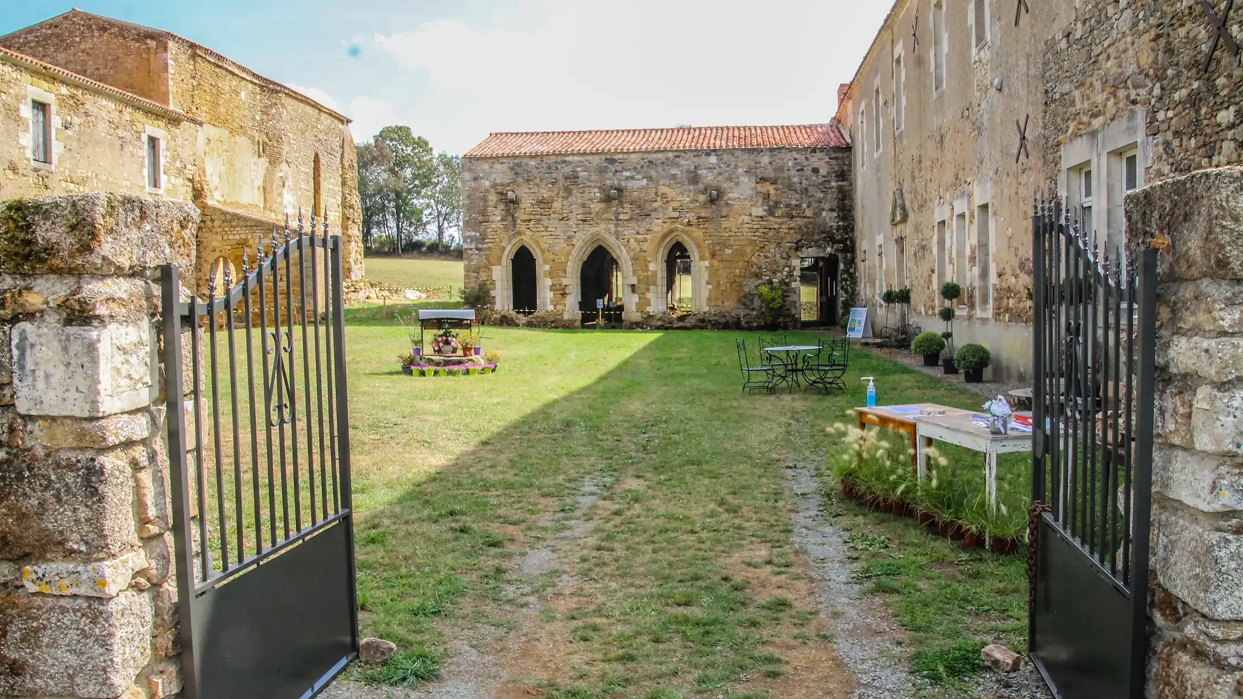 Visiter l'Abbaye Sainte Marie du Gué de Trizay en Vendée avec le Pass Patrimoine © MPubert - CC BY SA 4.0