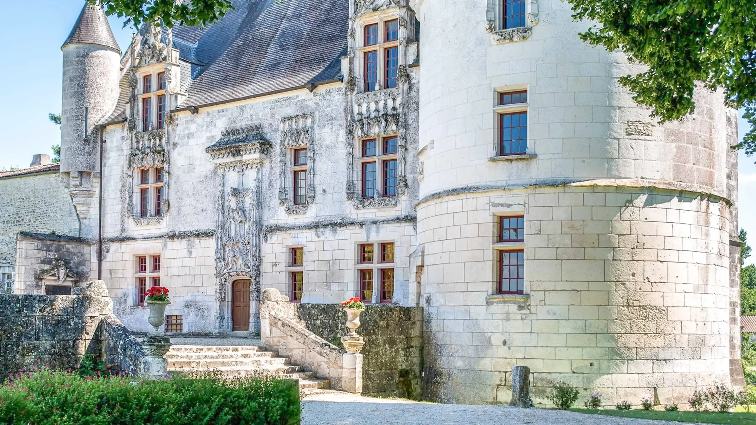 Visitez le Château de Crazannes, en Charente-Maritime, avec le Pass Patrimoine.