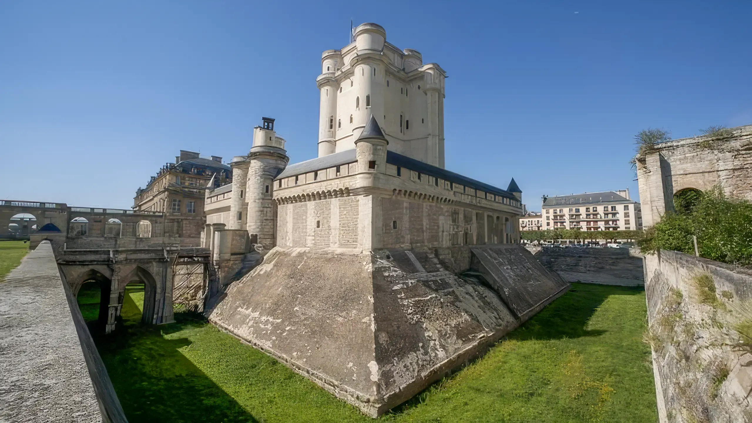 Château de Vincennes à visiter dans le Val de Marne avec le Pass Patrimoine © Patrick Cadet / Centre des monuments nationaux