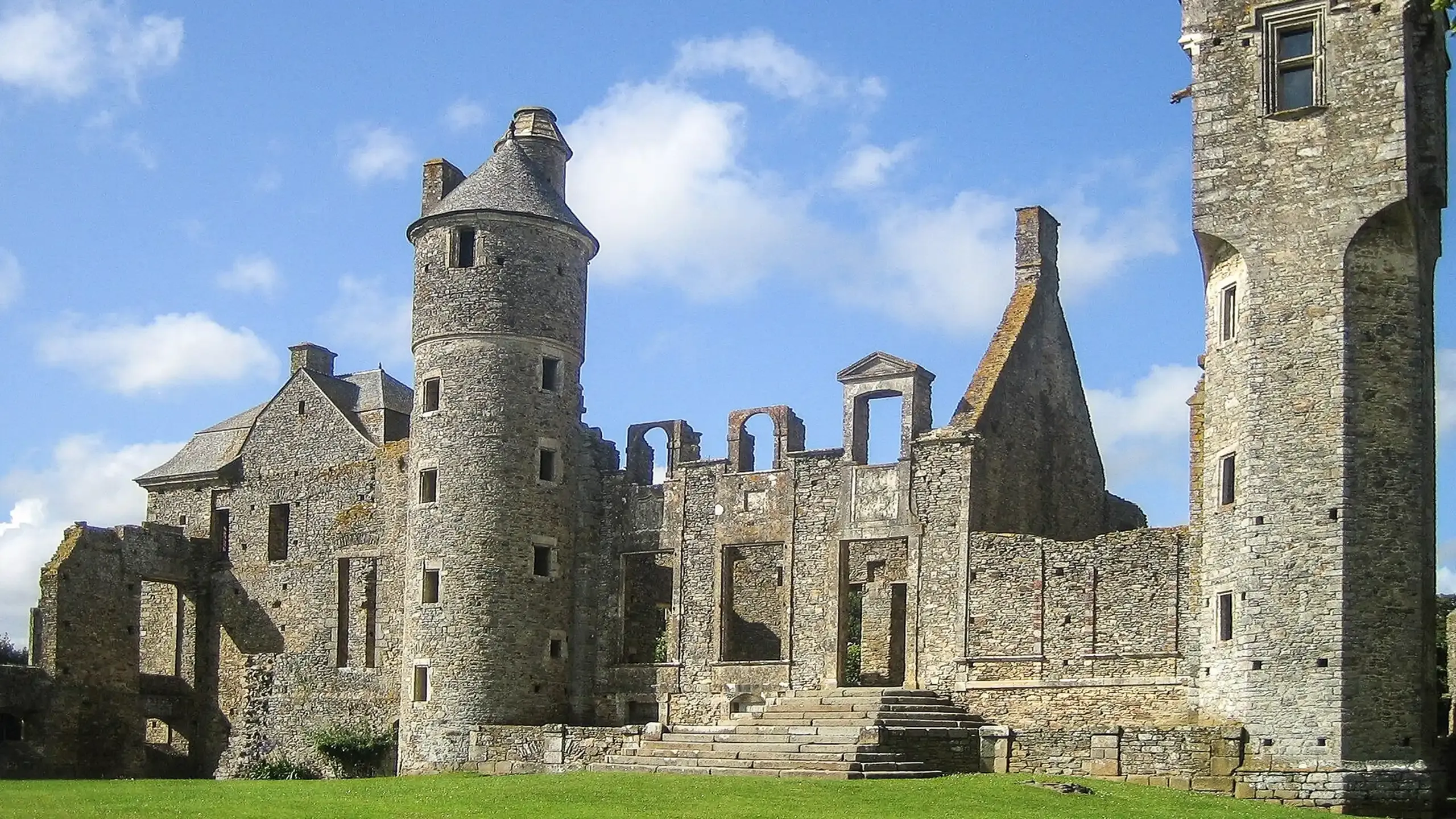 Château de Gratot à visiter dans la Manche ©Rilegator, CC BY-SA 3.0