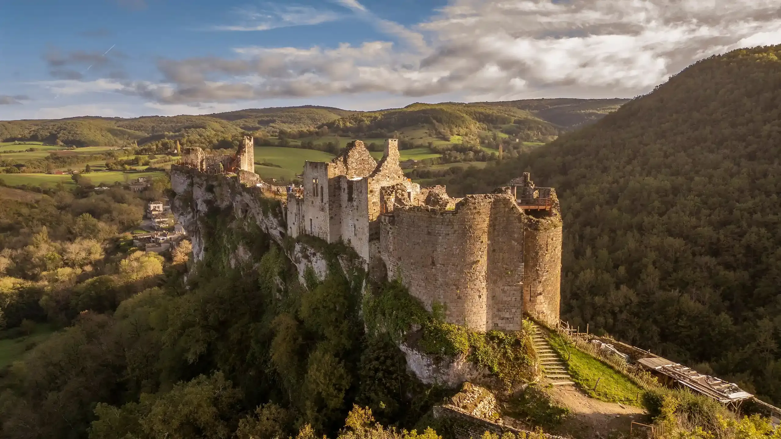 Visitez la forteresse de Penne, dans le Tarn, en Occitanie, avec le Pass Patrimoine. © Jacques Sierpinski