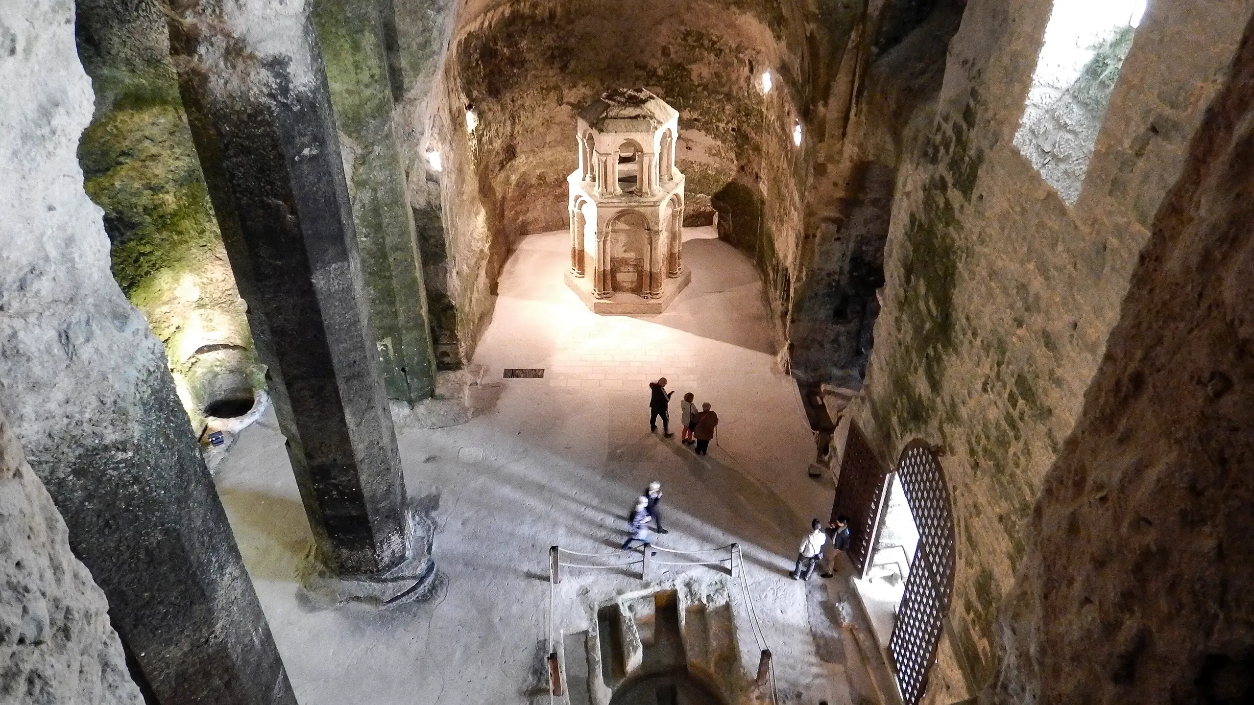 Visitez l'église monolithe d'Aubeterre-sur-Dronne en Charente avec le Pass Patrimoine © Lamiot