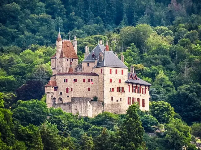 Le château de Menthon Saint-Bernard © Guilhem Vellut