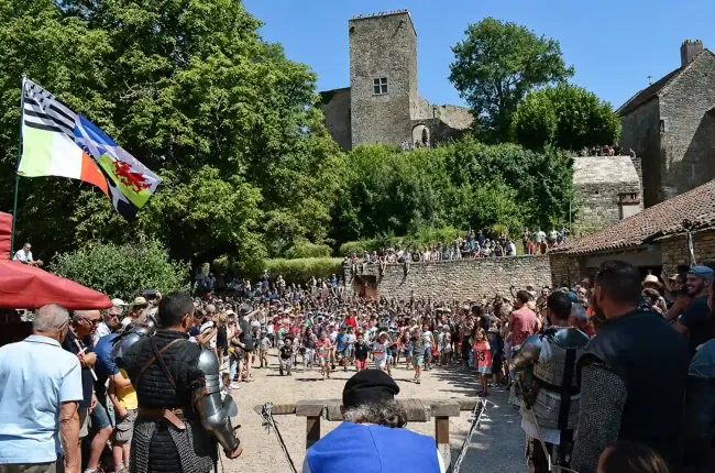 Fête médiévale au château de Brancion