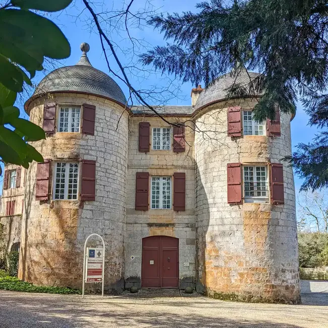 Châtelet d'entrée du Château d'Urtubie © Odile de Coral