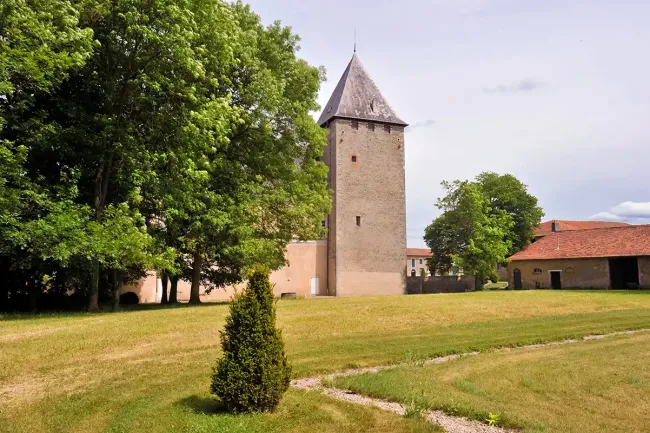 Chateau de Fléville-1 le donjon, depuis plus de 700 ans ©Chateau de Fléville