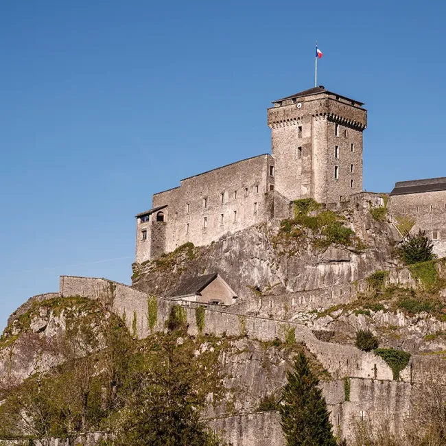 Chateau fort de Lourdes- Musée pyrénéen depuis le Sanctuaire ©Yohan Espiaube