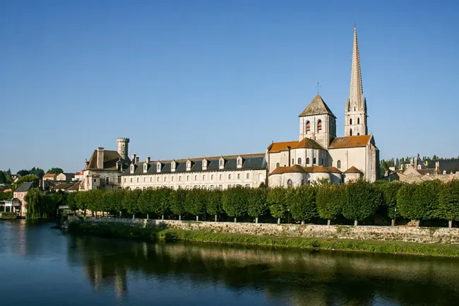 Abbaye de Saint-Savin sur Gartempe © Remi Jouan - CC BY-SA 3.0