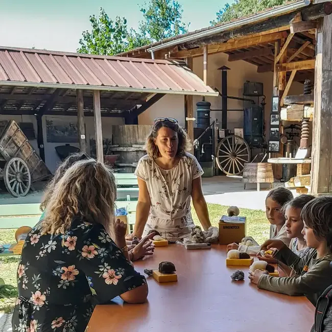Atelier avec Marjorie Dulom, artisane lainière au musée du Paysan gascon © Musée du Paysan gascon