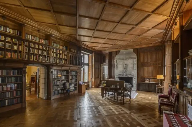Bibliothèque du Domaine de Candé © Leonard De Serres