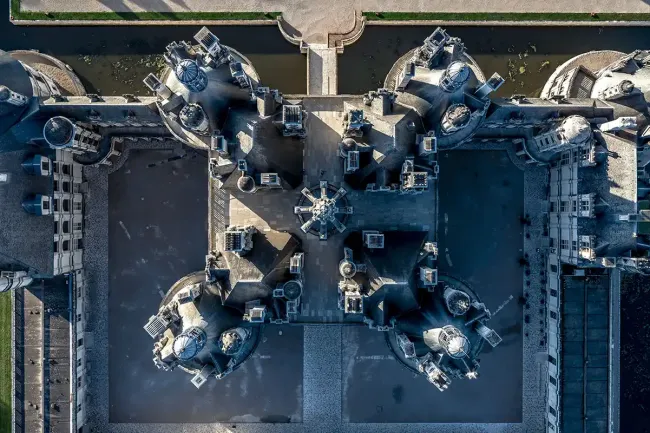 Vue aérienne du château de Chambord © Valentin Pacaut, The Explorers