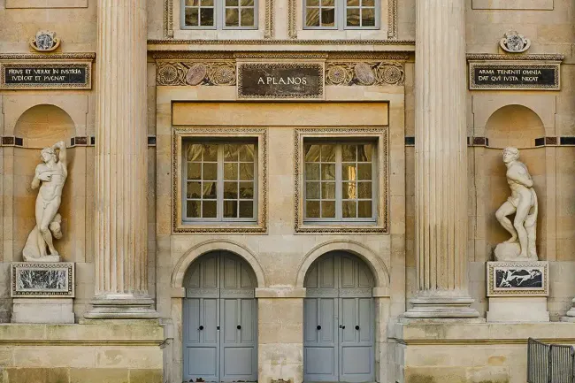 Portique sud du château d'Ecouen © OPPIC / F. Furgol
