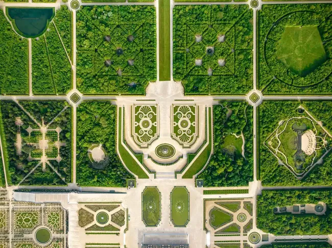 Jardins à la française du château de Versailles © Thomas Garnier