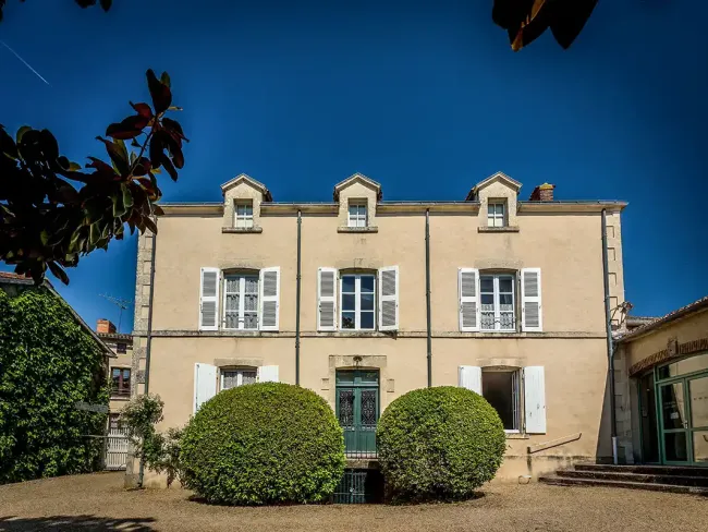 Façade du musée national Clemenceau-de Lattre © Stephane Grossin