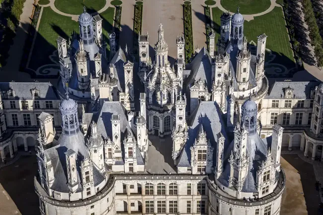 Les terrasses du château de Chambord © Valentin Pacaut, The Explorers