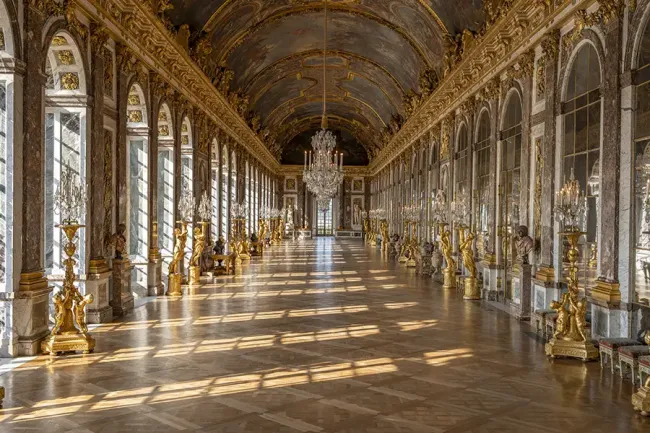 Galerie des Glaces Chateau de Versailles © Thomas Garnier