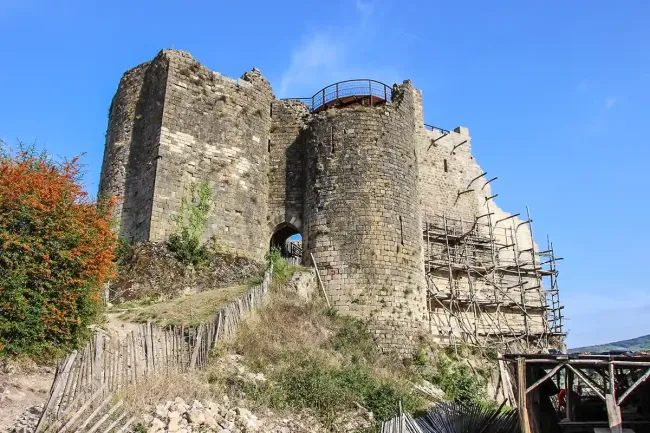 Châtelet à l'entrée de la forteresse de Penne © Axel Letellie