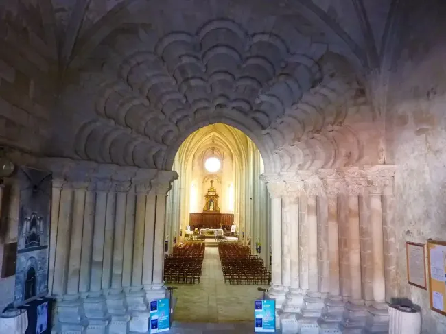 Portail de l'abbaye de Celles sur Belle © Chris06
