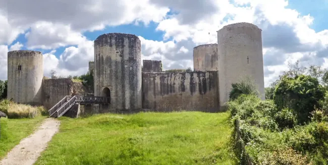 Château de Coudray-Salbart © Michel Rodon, Amis du Coudray Salbart