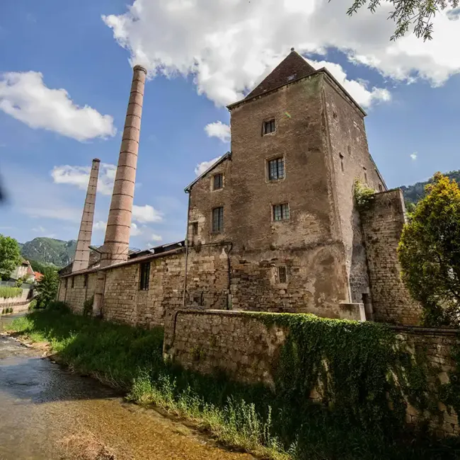 Les cheminées de la Grande Saline de Salins-les-Bains © Mizenboite