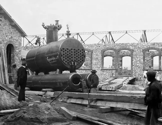 Usine de l'atelier-musée Chapeau en construction © Coll. Atelier-Musée du Chapeau