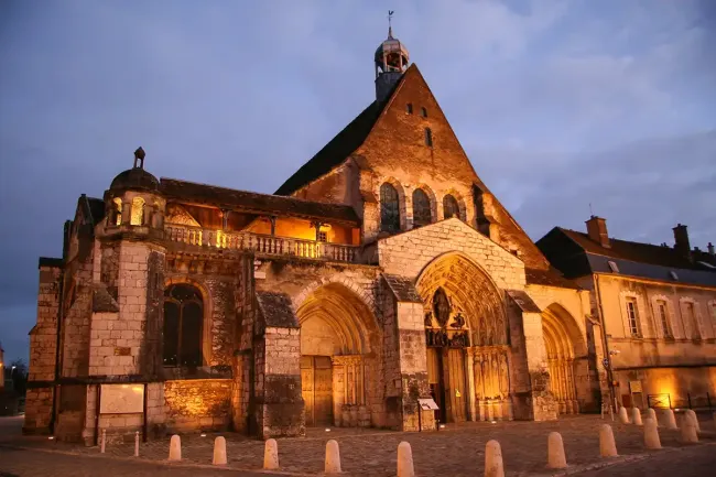 Eglise Saint-Ayoul de Provins de nuit © Jean François Bénard