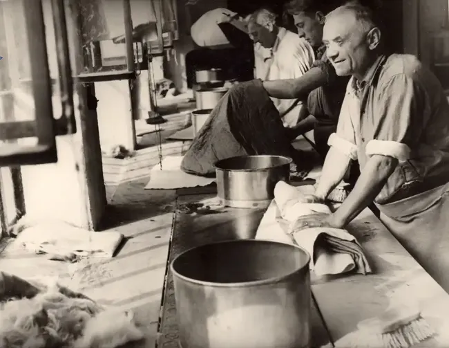 Le semousseur de l'atelier-musée Chapeau © Coll. Atelier-Musée du Chapeau