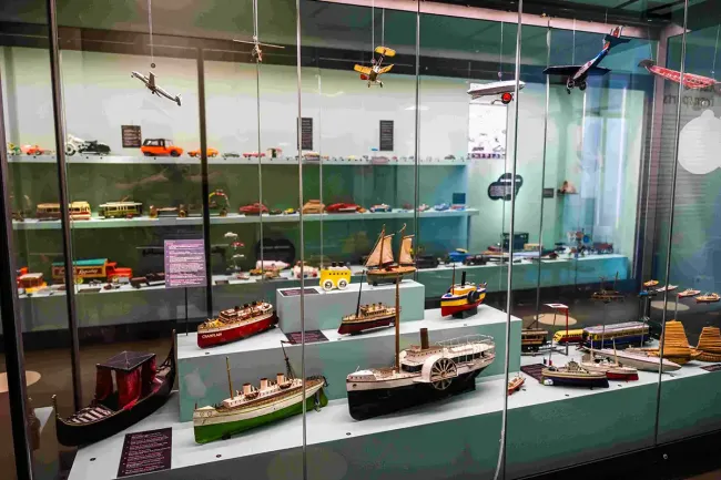 Les jouets de transport au musée du Jouet © Erwyn Romand