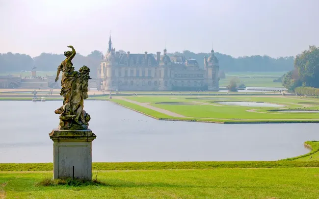 Parterre à la française du Château de Chantilly © Montainer, CC BY-SA 3.0