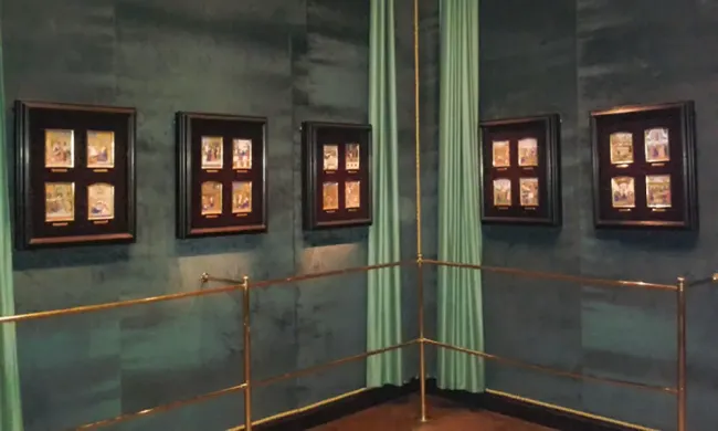 Vitrine du Santurio du Château de Chantilly © Mel22, CC BY-SA 3.0