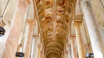 Visitez l'abbaye de Saint-Savin sur Gartempe dans la Vienne avec le Pass Patrimoine © Eric AdobeStock