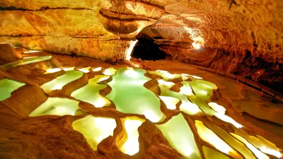 Visitez la Grotte de Saint-Marcel, en Ardèche, avec le Pass Patrimoine. ©Getfunky Paris, CC BY 2.0