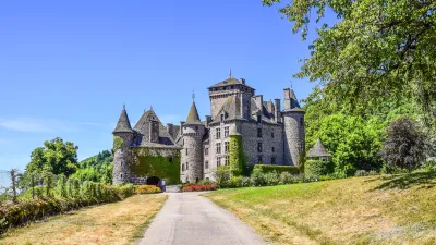 Château de Pesteils à visiter dans le Cantal avec le Pass Patrimoine © Chatsam - CC BY SA 4.0